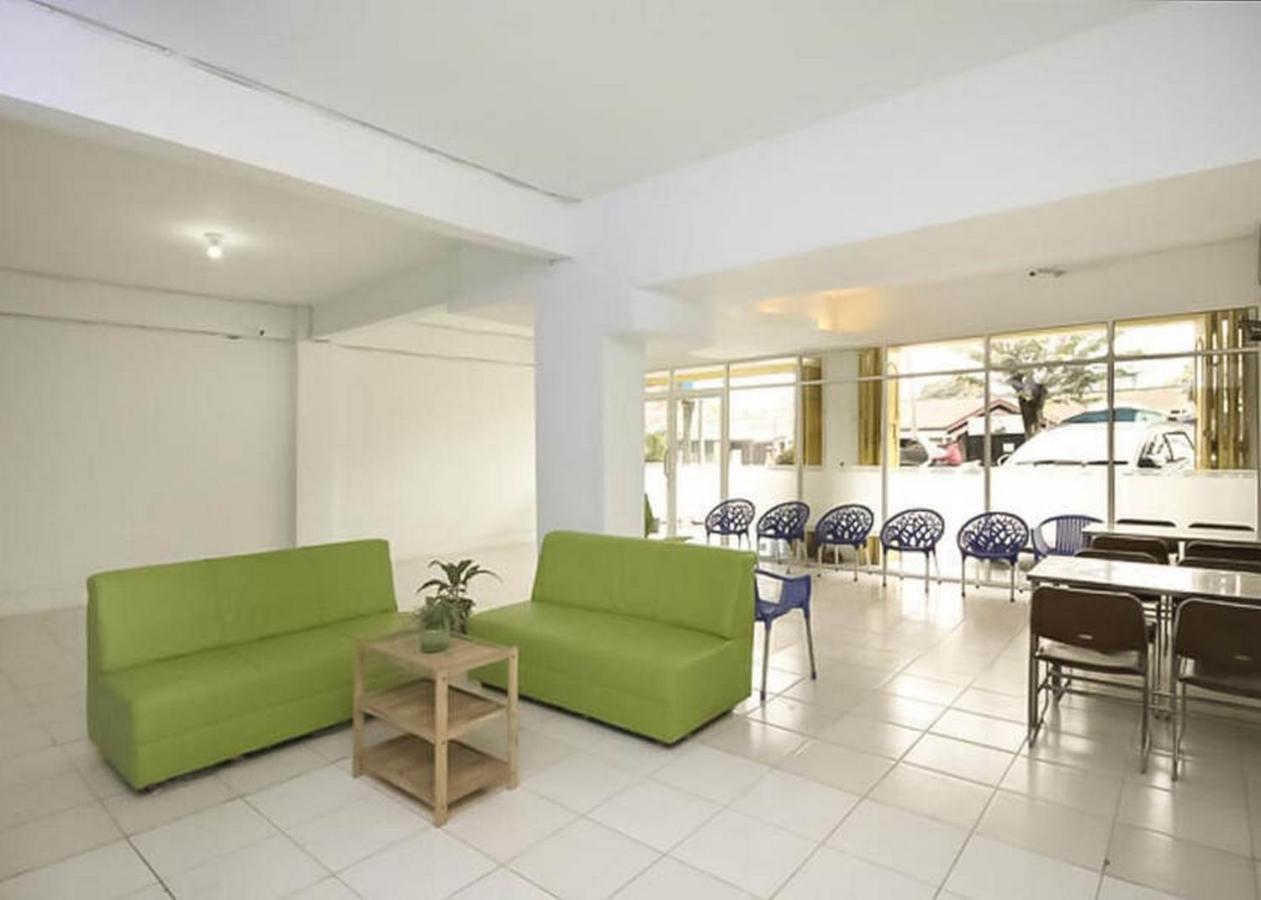 فندق Reddoorz @ Jalan Brigjend Katamso Medan 2 المظهر الخارجي الصورة