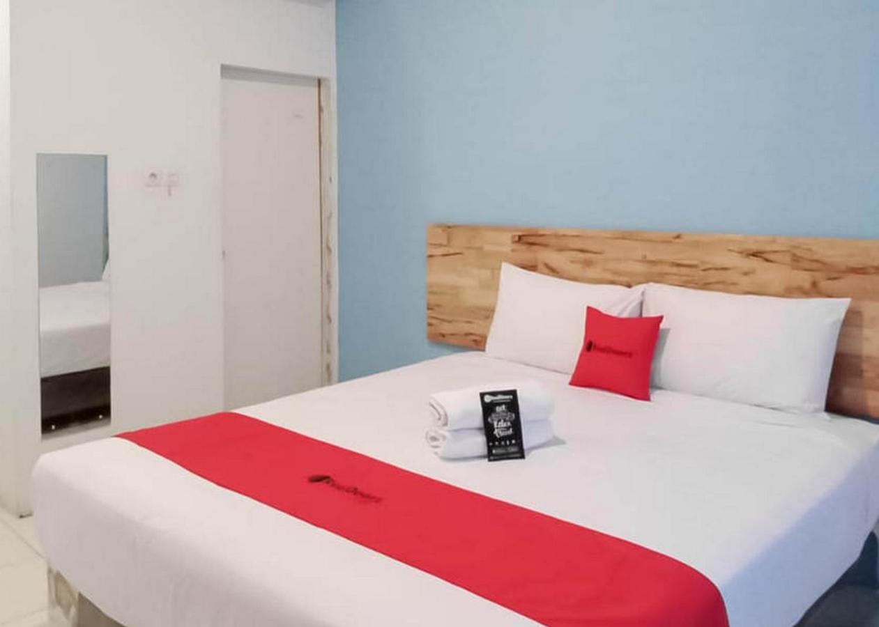فندق Reddoorz @ Jalan Brigjend Katamso Medan 2 المظهر الخارجي الصورة